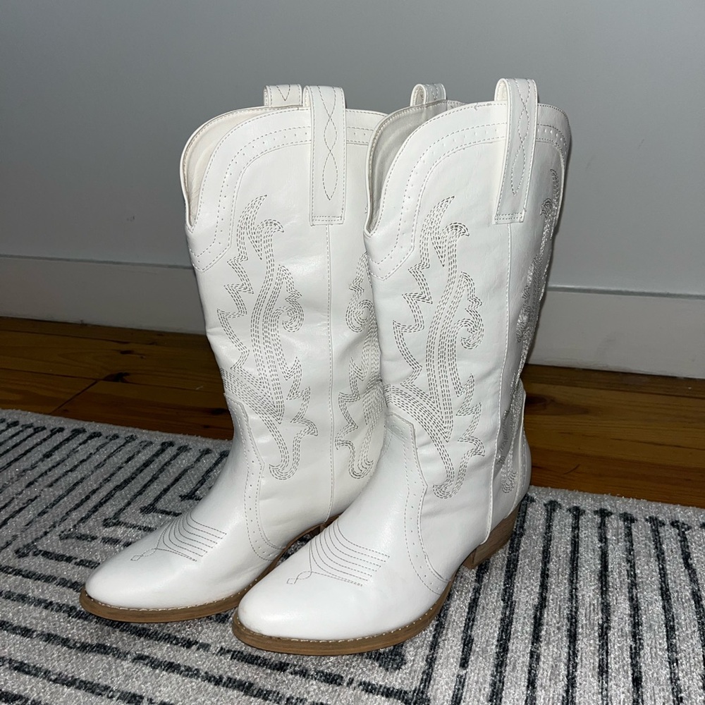 Women’s White Cowboy Boots